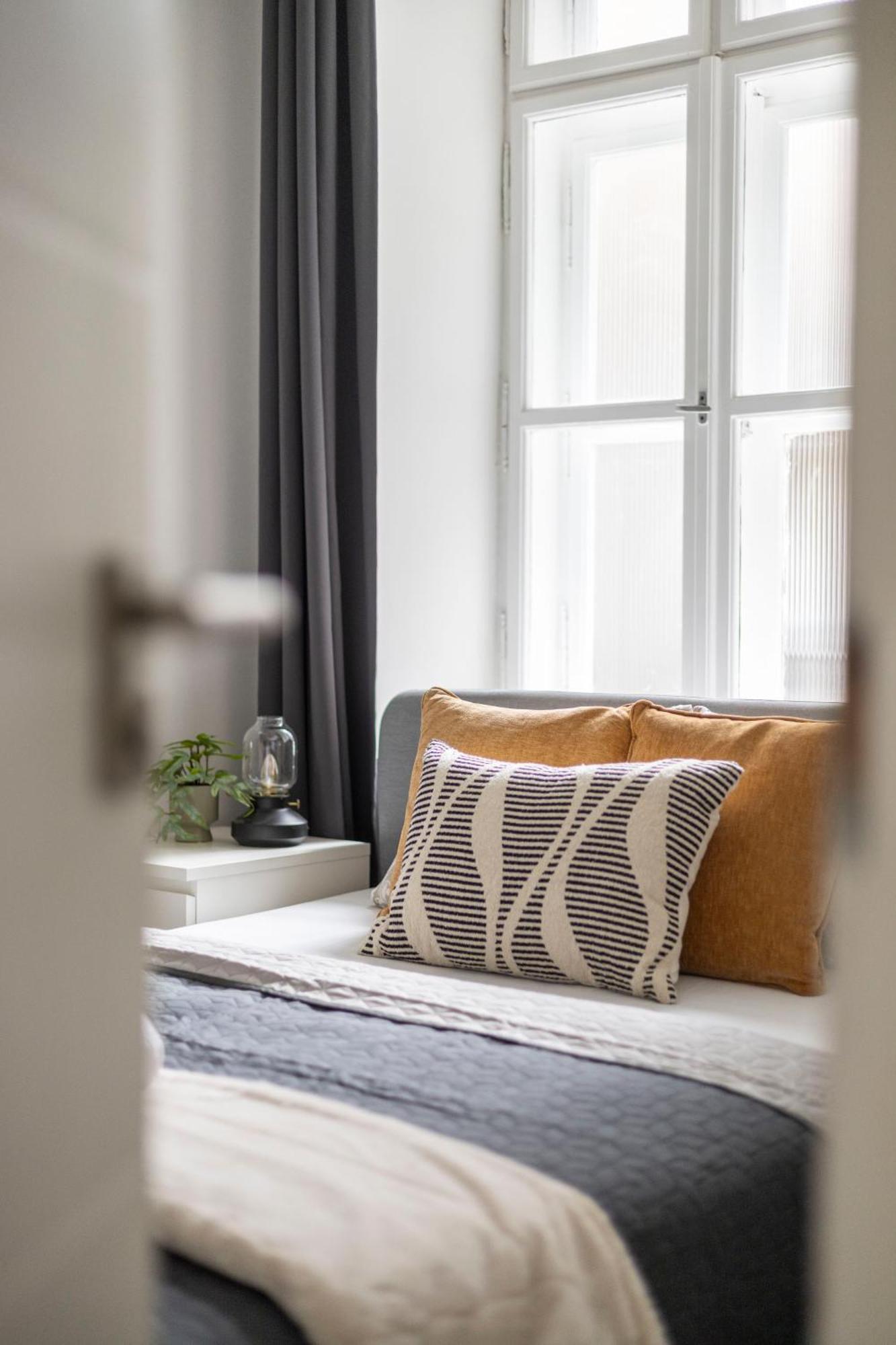 Charming & Cozy Central 1Bedrm Suites Budapeste Exterior foto