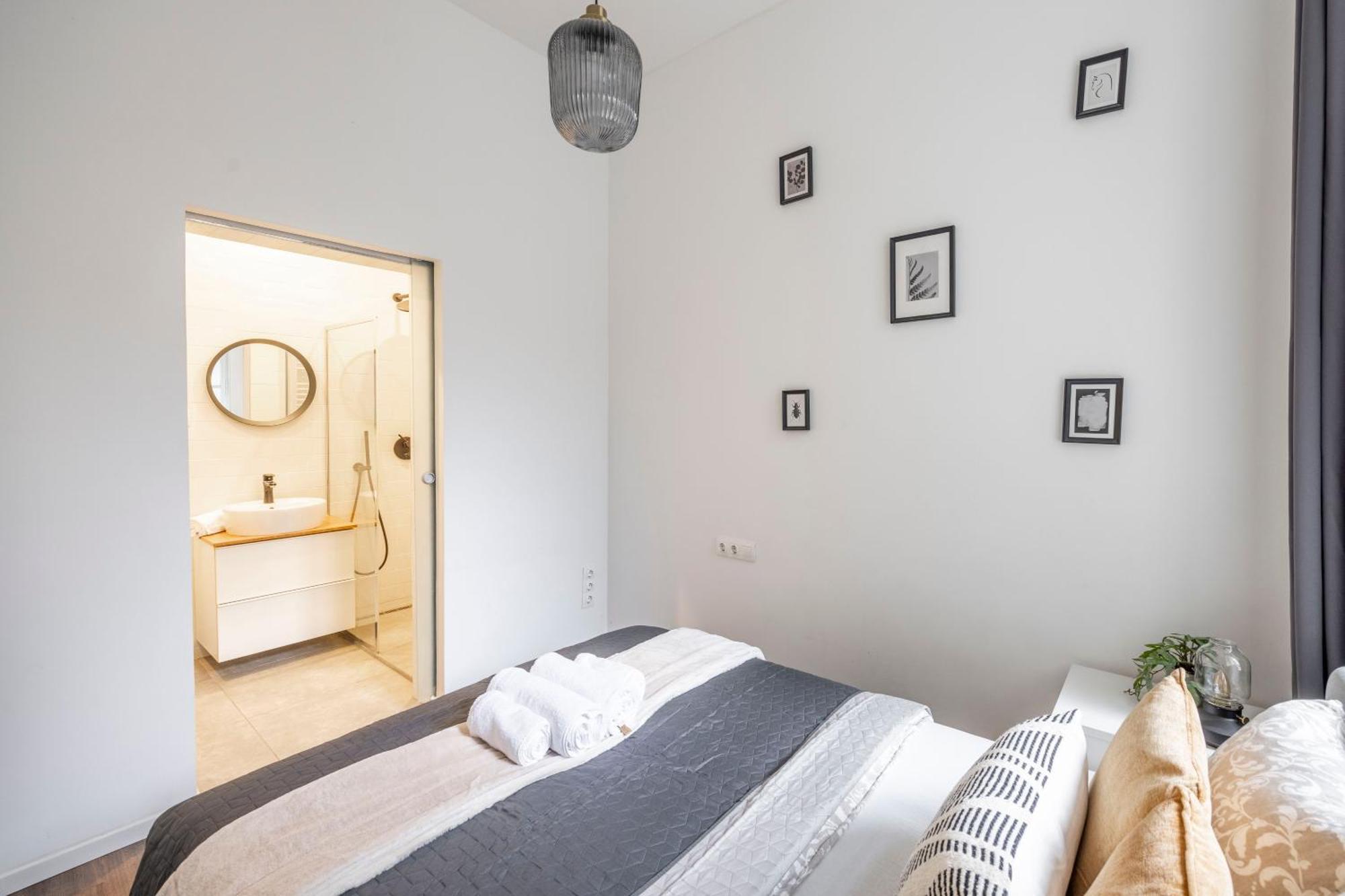 Charming & Cozy Central 1Bedrm Suites Budapeste Exterior foto